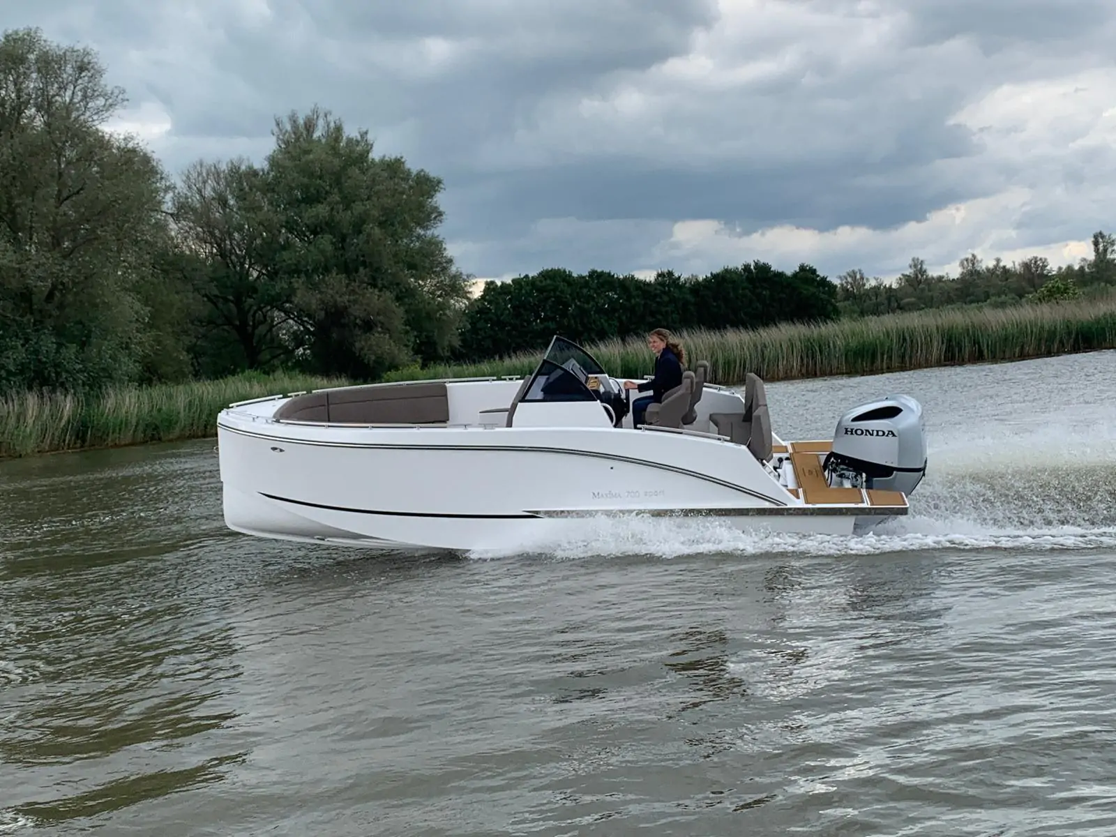 Sloep van Maxima Boats op het water
